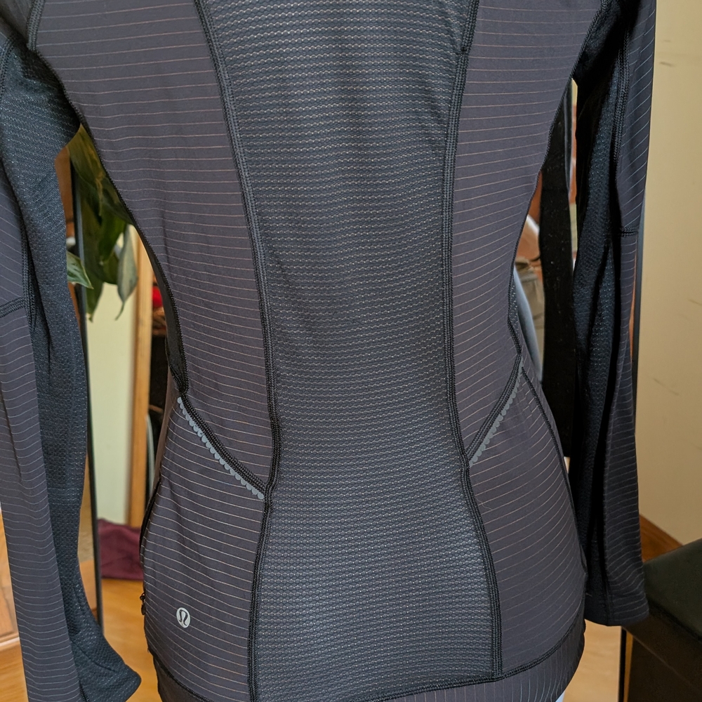 Lululemon Athletica Black Long Sleeve Top